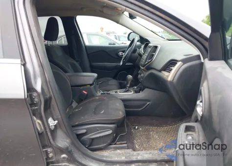 2016 Jeep Cherokee Latitude из США, поврежденный, VIN 1C4PJMCS3GW368342